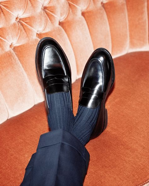 Step Up Your Style: Tampil Profesional dengan Sepatu Pantofel