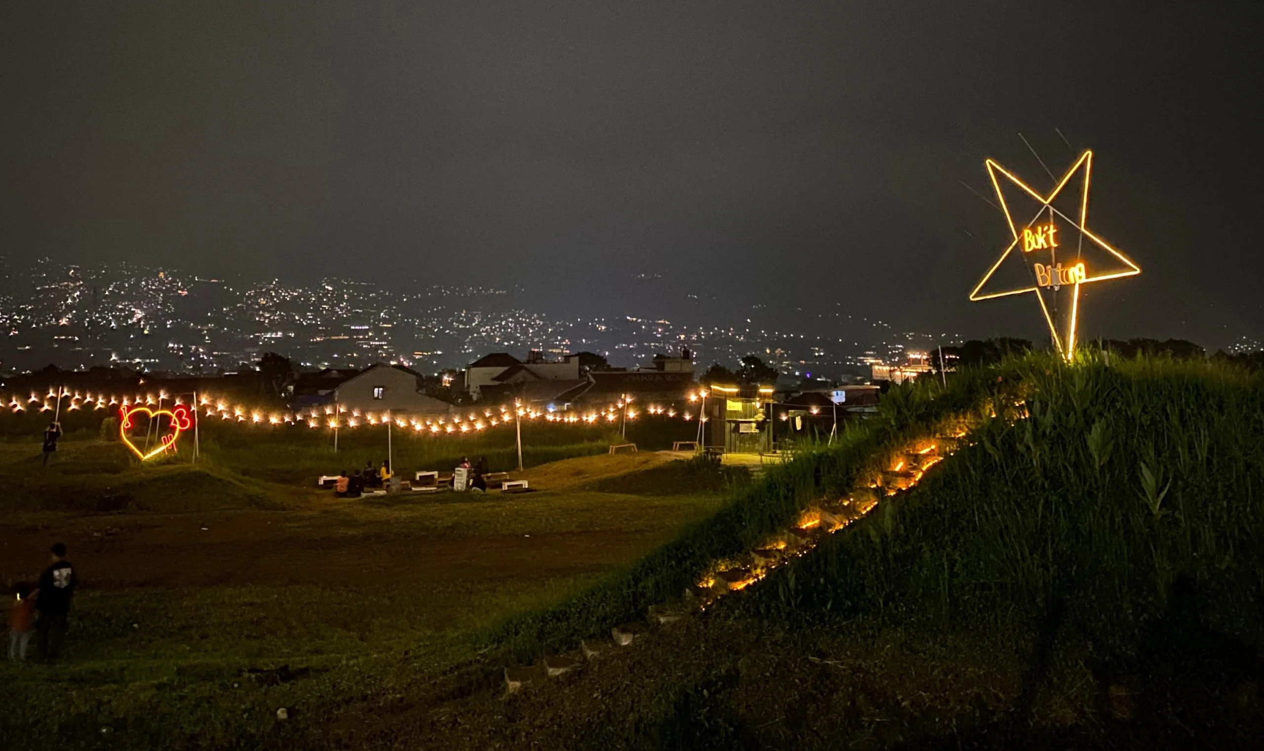 Healing di Bukit Bintang Batu Malang: Pemandangan Romantis, Kuliner Lezat, dan Sewa Perlengkapan Murah