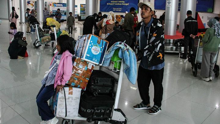Keluarga kesulitan di bandara