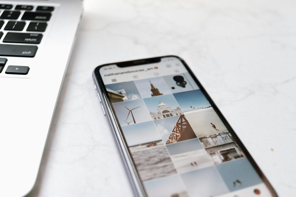 Contoh tema feed konten instagram